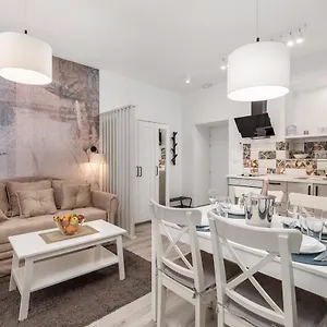 https://srnec-apartments-centar.primorje-gorskikotar.com