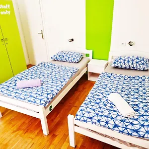 https://croparadise-green-hostel.splithotels.org